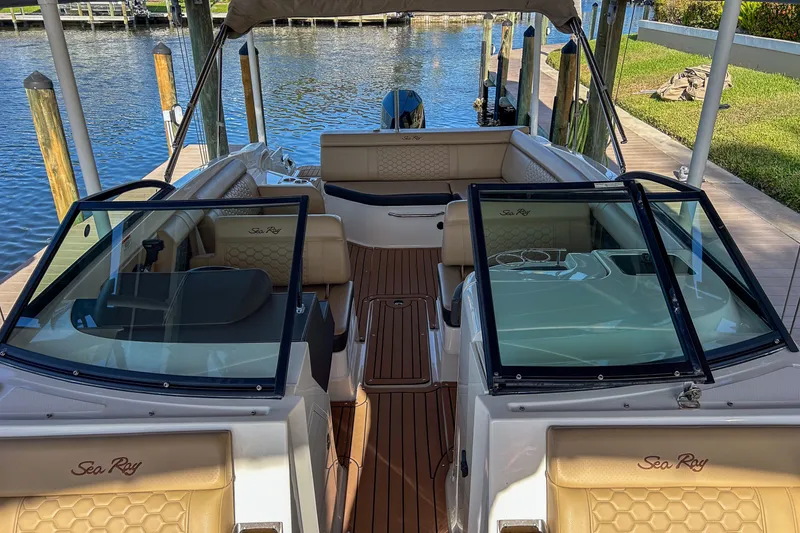 Slide: The Image of Sea Ray 270 SDX OUTBOARD 2019 - 27