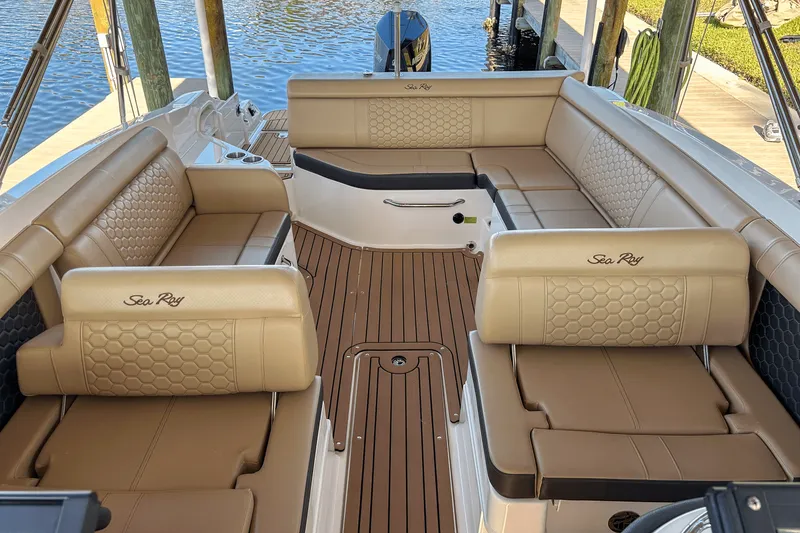 Slide: The Image of Sea Ray 270 SDX OUTBOARD 2019 - 28