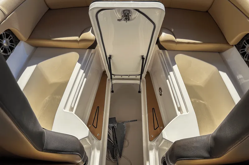 Slide: The Image of Sea Ray 270 SDX OUTBOARD 2019 - 30