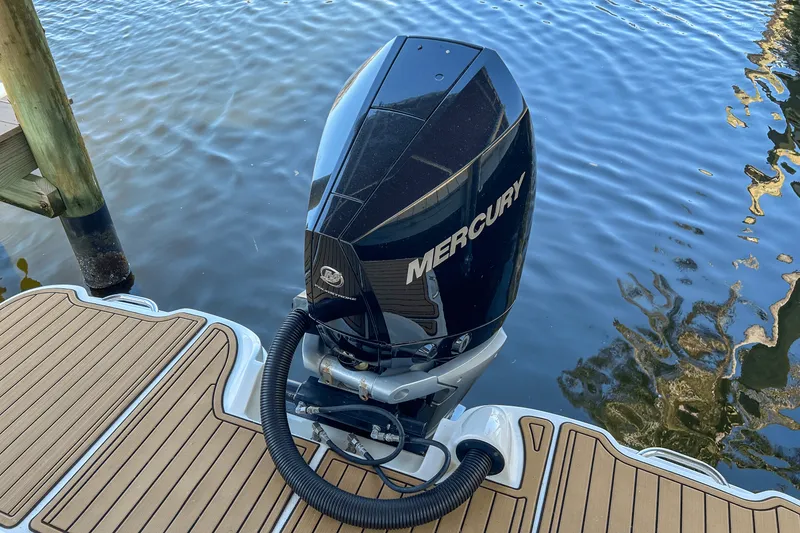 Slide: The Image of Sea Ray 270 SDX OUTBOARD 2019 - 36