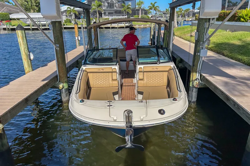 Slide: The Image of Sea Ray 270 SDX OUTBOARD 2019 - 37