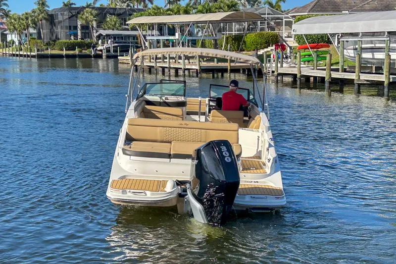 Slide: The Image of Sea Ray 270 SDX OUTBOARD 2019 - 41
