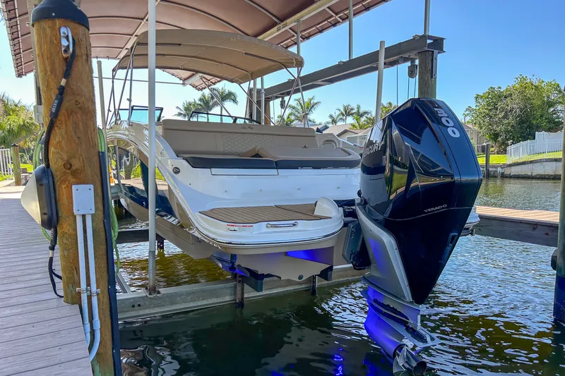 Slide: The Image of Sea Ray 270 SDX OUTBOARD 2019 - 51
