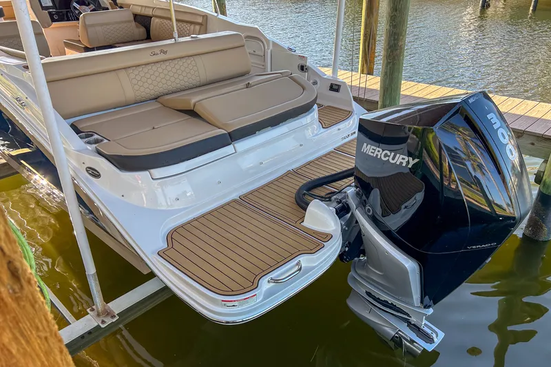 Slide: The Image of Sea Ray 270 SDX OUTBOARD 2019 - 7