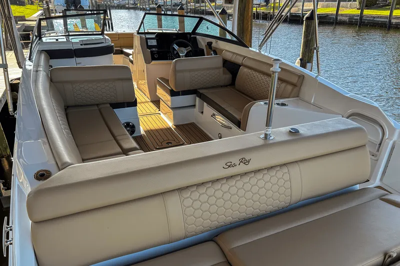 Slide: The Image of Sea Ray 270 SDX OUTBOARD 2019 - 8