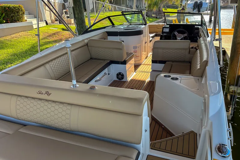 Slide: The Image of Sea Ray 270 SDX OUTBOARD 2019 - 9