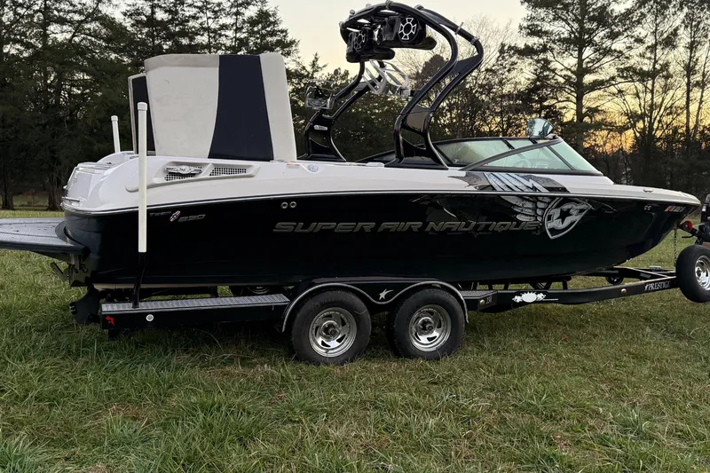 Slide: The Image of Nautique Super Air Nautique 230 2010 - 1
