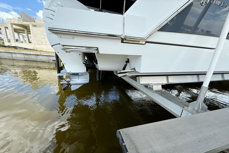 Slide: The Image of Cruisers 38 GLS 2020 - 10