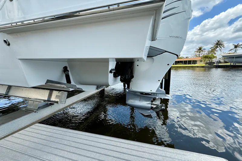 Slide: The Image of Cruisers 38 GLS 2020 - 11