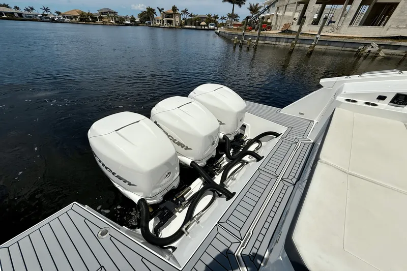 Slide: The Image of Cruisers 38 GLS 2020 - 12