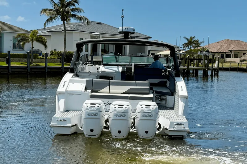 Slide: The Image of Cruisers 38 GLS 2020 - 2