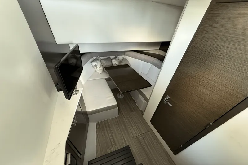 Slide: The Image of Cruisers 38 GLS 2020 - 37