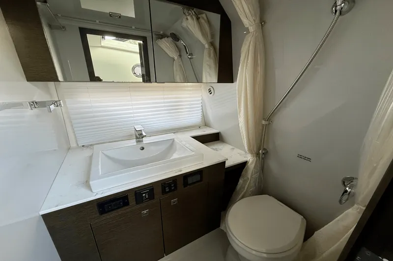 Slide: The Image of Cruisers 38 GLS 2020 - 41