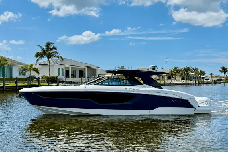 The Image of Cruisers Yachts 38 GLS 2020 - 0