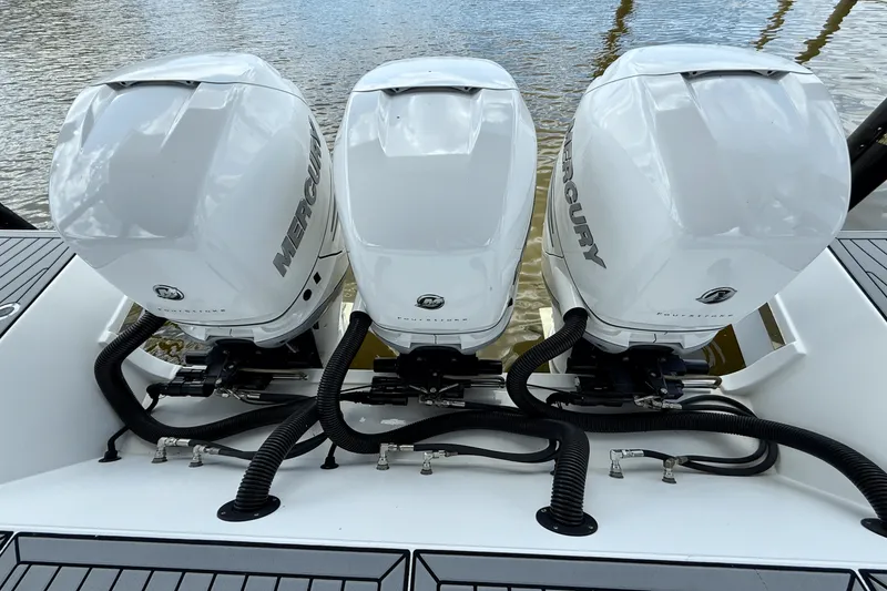 Slide: The Image of Cruisers Yachts 38 GLS 2020 - 13