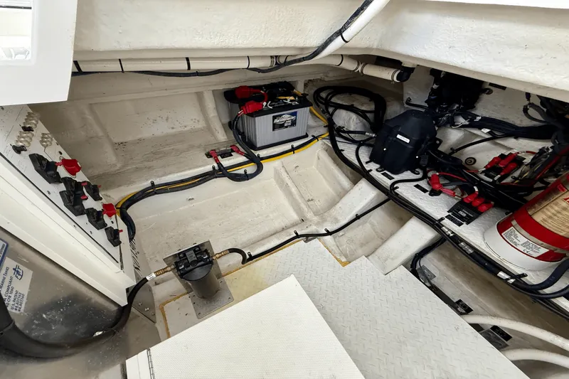 Slide: The Image of Cruisers Yachts 38 GLS 2020 - 16