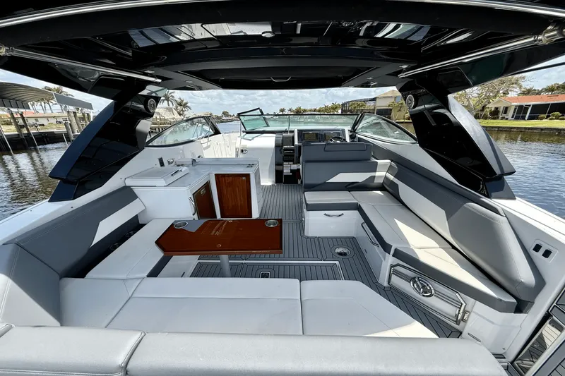 Slide: The Image of Cruisers Yachts 38 GLS 2020 - 19