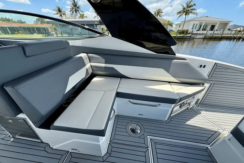 Slide: The Image of Cruisers Yachts 38 GLS 2020 - 23
