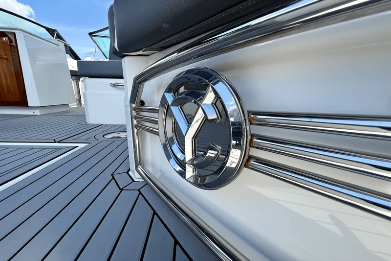 Slide: The Image of Cruisers Yachts 38 GLS 2020 - 24