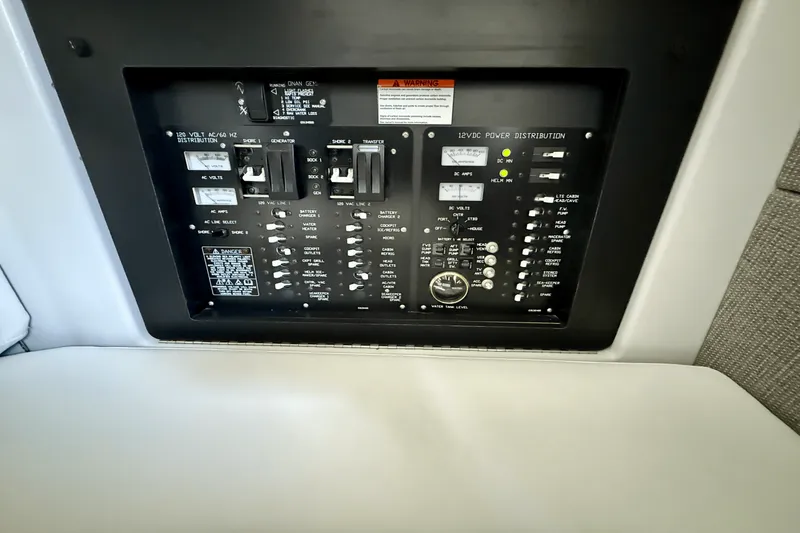 Slide: The Image of Cruisers Yachts 38 GLS 2020 - 42