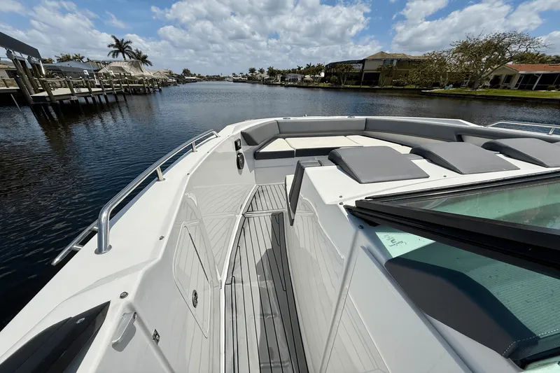 Slide: The Image of Cruisers Yachts 38 GLS 2020 - 44