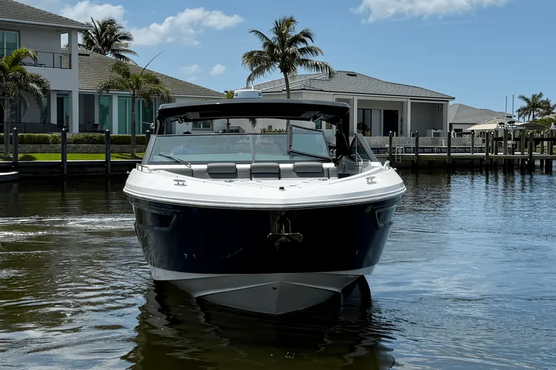 Slide: The Image of Cruisers Yachts 38 GLS 2020 - 6