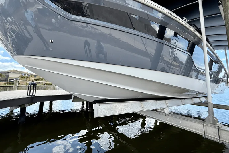 Slide: The Image of Cruisers Yachts 38 GLS 2020 - 7