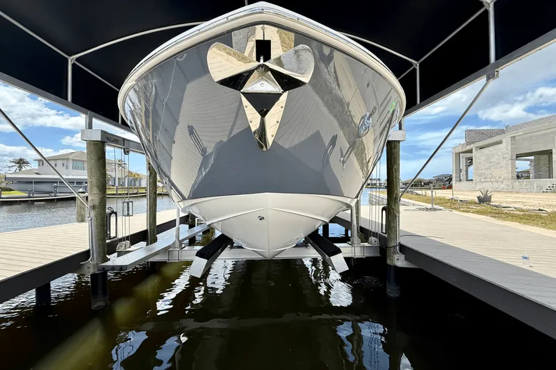 Slide: The Image of Cruisers Yachts 38 GLS 2020 - 8