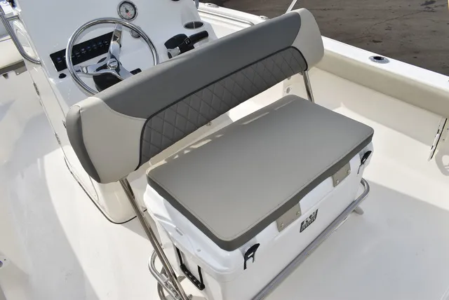 Slide: The Image of Key West Boats 189 FS 2026 - 17