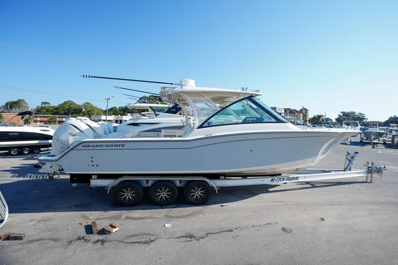 Slide: The Image of Grady-White Freedom 325 2025 - 0