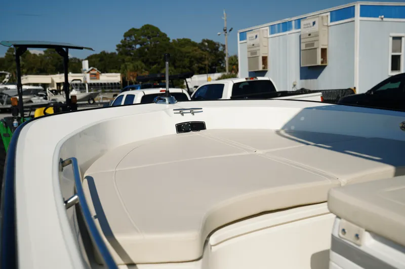 Slide: The Image of Boston Whaler 190 Montauk 2025 - 12