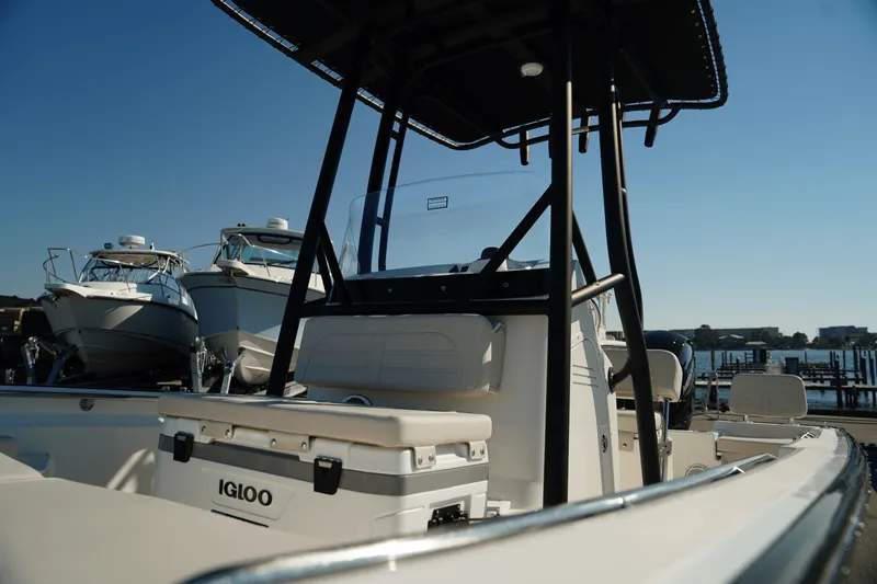 Slide: The Image of Boston Whaler 190 Montauk 2025 - 14