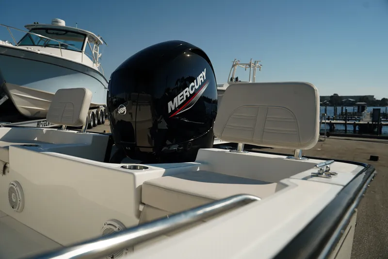 Slide: The Image of Boston Whaler 190 Montauk 2025 - 15