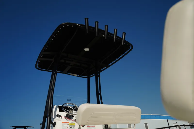 Slide: The Image of Boston Whaler 190 Montauk 2025 - 16