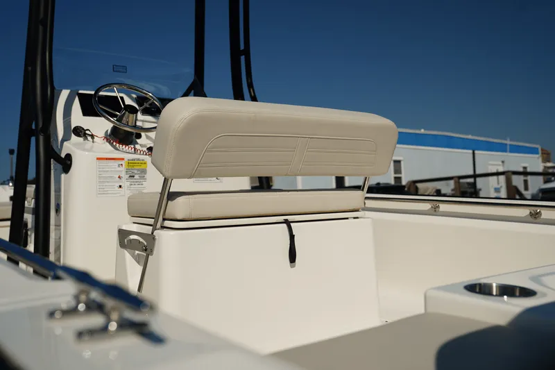 Slide: The Image of Boston Whaler 190 Montauk 2025 - 17