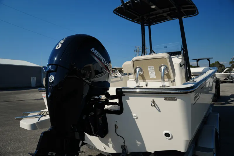 Slide: The Image of Boston Whaler 190 Montauk 2025 - 2