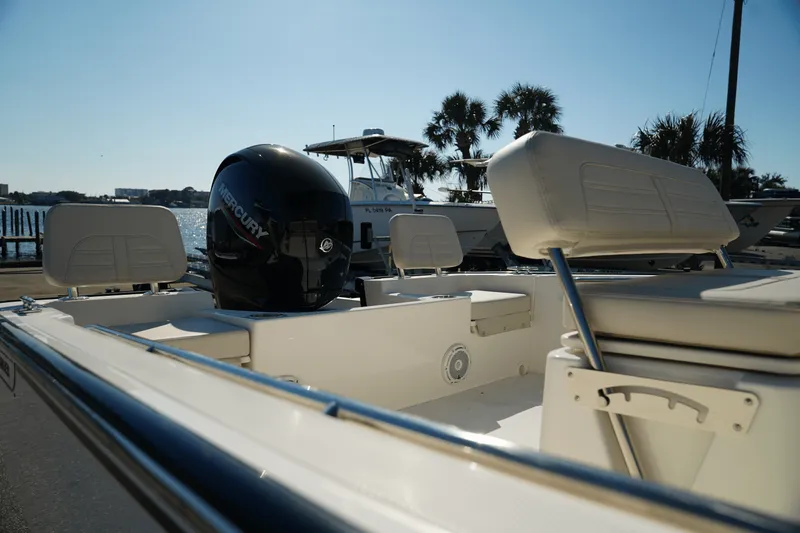 Slide: The Image of Boston Whaler 190 Montauk 2025 - 23