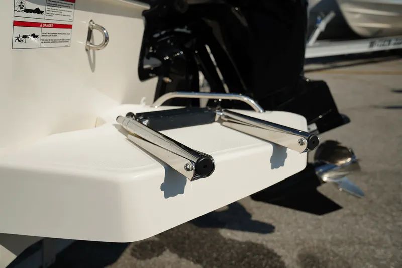 Slide: The Image of Boston Whaler 190 Montauk 2025 - 24