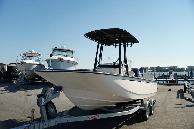 Slide: The Image of Boston Whaler 190 Montauk 2025 - 6