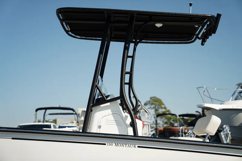 Slide: The Image of Boston Whaler 190 Montauk 2025 - 9