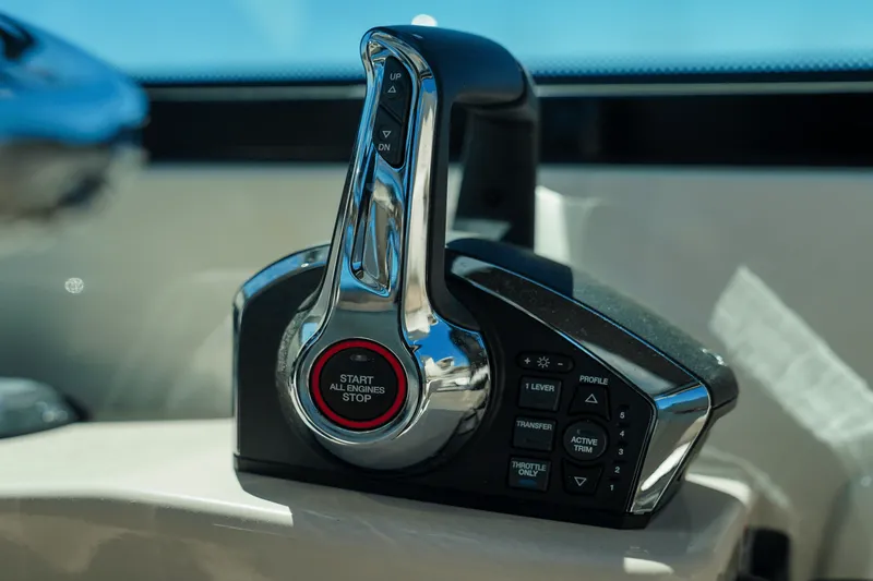 Slide: The Image of Boston Whaler 285 Conquest 2025 - 24