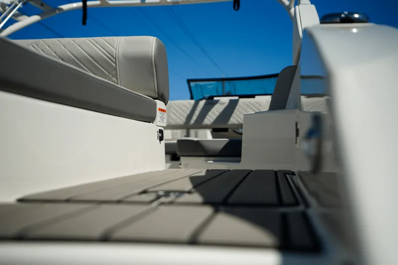 Slide: The Image of Sea Ray SDX 270 Outboard 2025 - 10