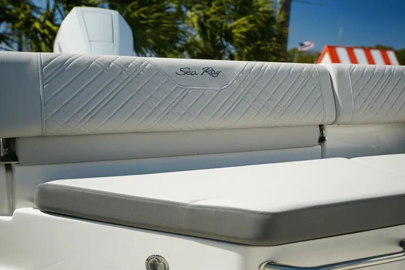 Slide: The Image of Sea Ray SDX 270 Outboard 2025 - 11