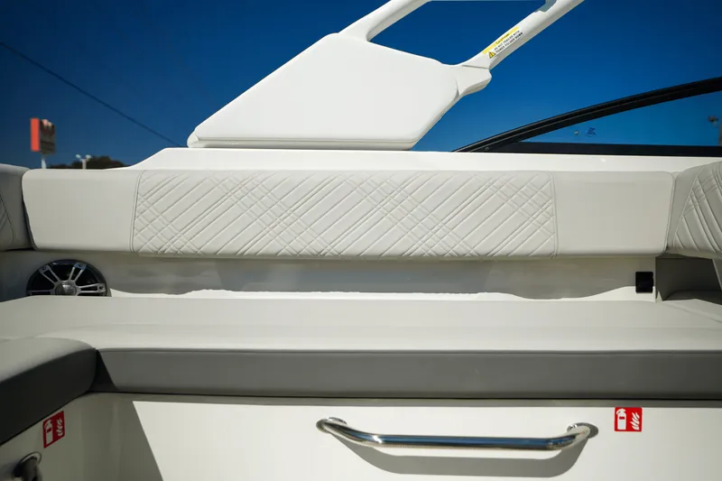 Slide: The Image of Sea Ray SDX 270 Outboard 2025 - 15