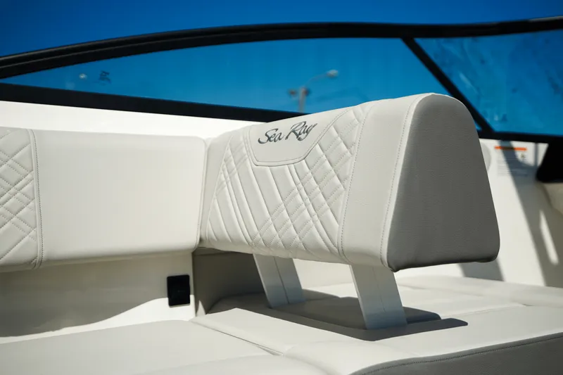 Slide: The Image of Sea Ray SDX 270 Outboard 2025 - 18