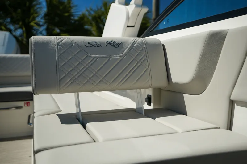 Slide: The Image of Sea Ray SDX 270 Outboard 2025 - 19