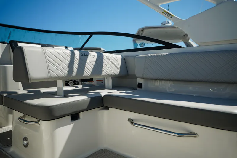 Slide: The Image of Sea Ray SDX 270 Outboard 2025 - 21