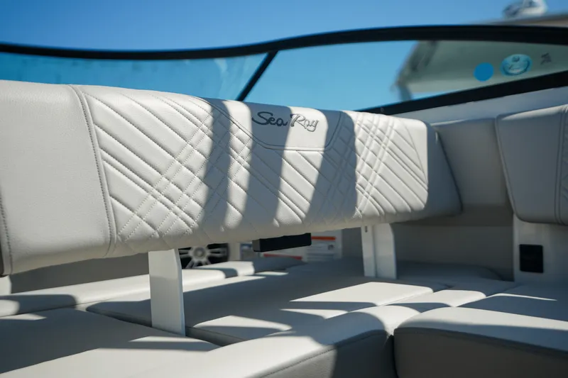 Slide: The Image of Sea Ray SDX 270 Outboard 2025 - 22