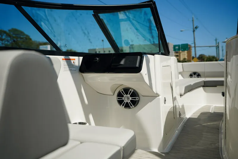 Slide: The Image of Sea Ray SDX 270 Outboard 2025 - 23