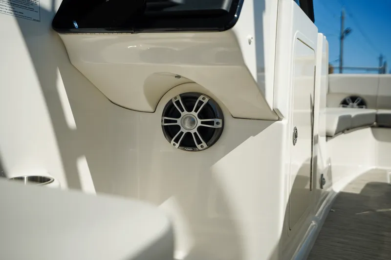 Slide: The Image of Sea Ray SDX 270 Outboard 2025 - 25